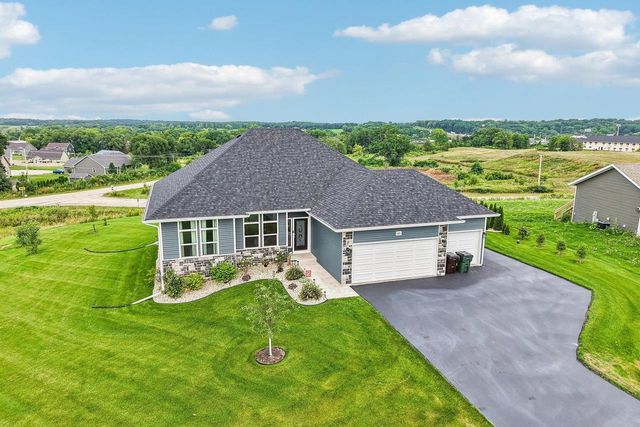 626 E Newville Trails Drive, Edgerton, WI 53534
