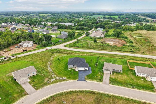 626 E Newville Trails Drive, Edgerton, WI 53534