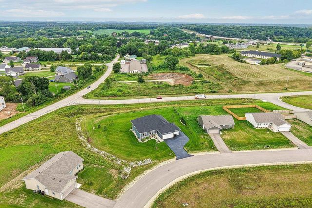 626 E Newville Trails Drive, Edgerton, WI 53534