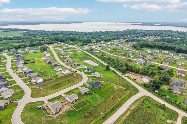 626 E Newville Trails Drive, Edgerton, WI 53534