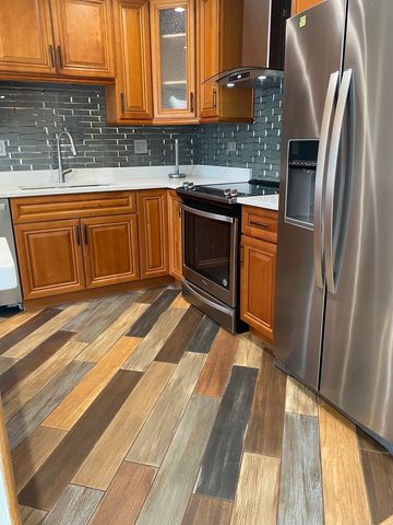 50 Plymouth Court 202B, Naperville, IL 60565