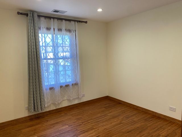 50 Plymouth Court 202B, Naperville, IL 60565