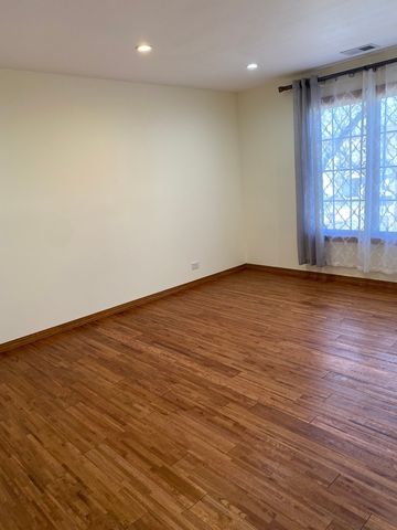 50 Plymouth Court 202B, Naperville, IL 60565