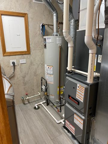 50 Plymouth Court 202B, Naperville, IL 60565