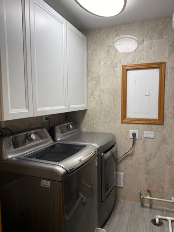 50 Plymouth Court 202B, Naperville, IL 60565