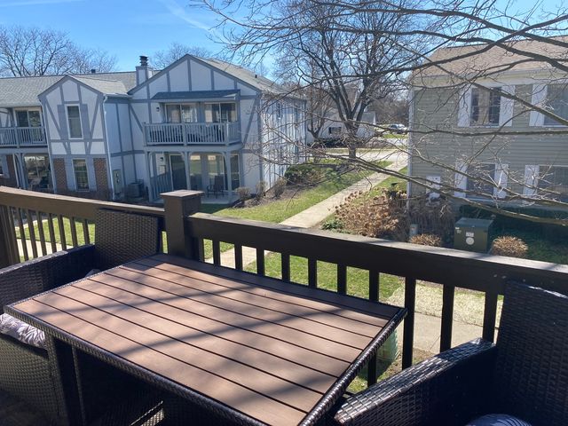 50 Plymouth Court 202B, Naperville, IL 60565