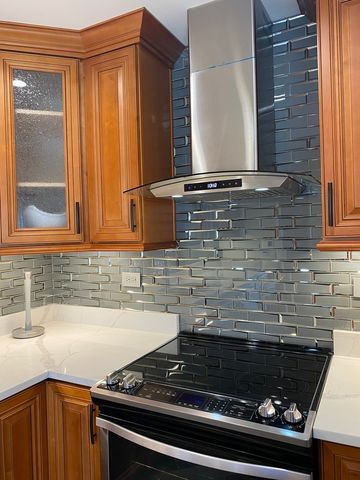 50 Plymouth Court 202B, Naperville, IL 60565