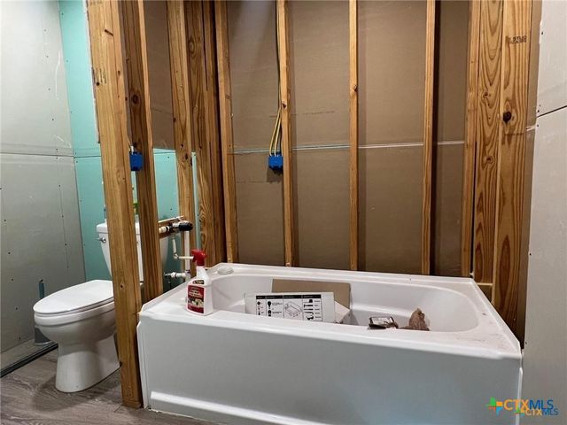 9 Lee Street, Port Lavaca, TX 77979