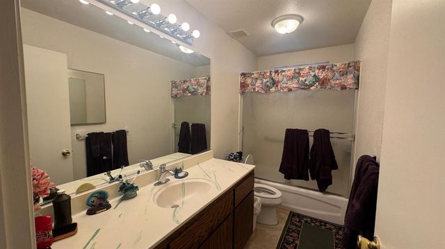 2428 Young Ave, Stockton, CA 95205