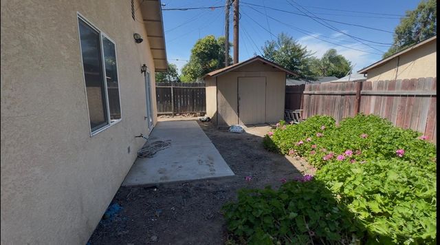 2428 Young Ave, Stockton, CA 95205
