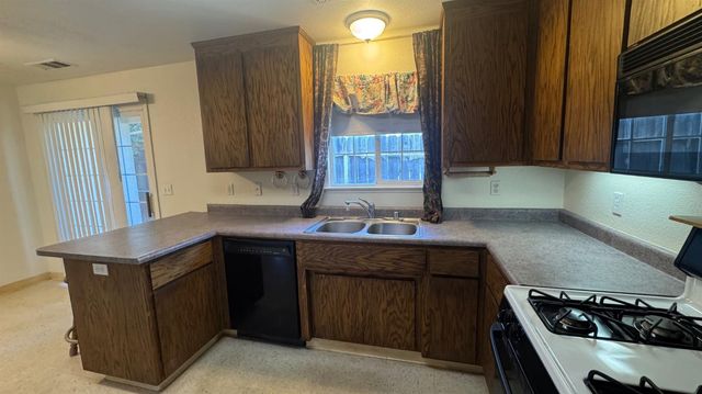 2428 Young Ave, Stockton, CA 95205