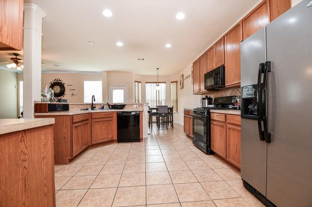 3015 Darby Brook Drive, Fresno, TX 77545