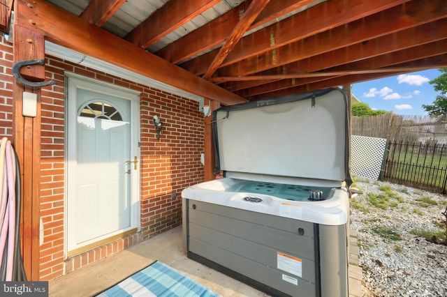 264 NOLLYN DR, Dallastown, PA 17313