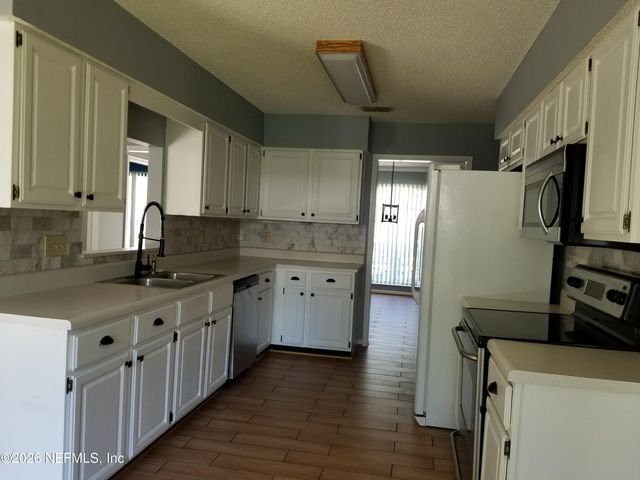 7440 SECRET WOOD Trail, Jacksonville, FL 32216