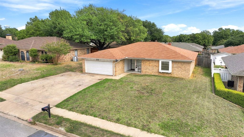 228 Meadowhill Drive, Benbrook, TX 76126 — photo 3