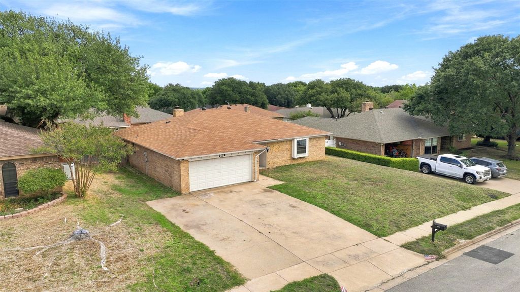 228 Meadowhill Drive, Benbrook, TX 76126 — photo 4