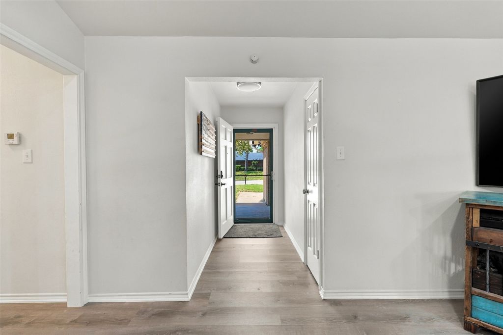 228 Meadowhill Drive, Benbrook, TX 76126 — photo 5