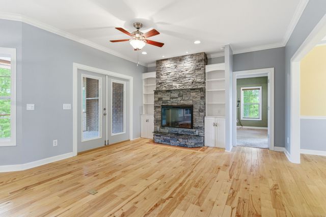 1013 Cabriolet Ct, Gallatin, TN 37066