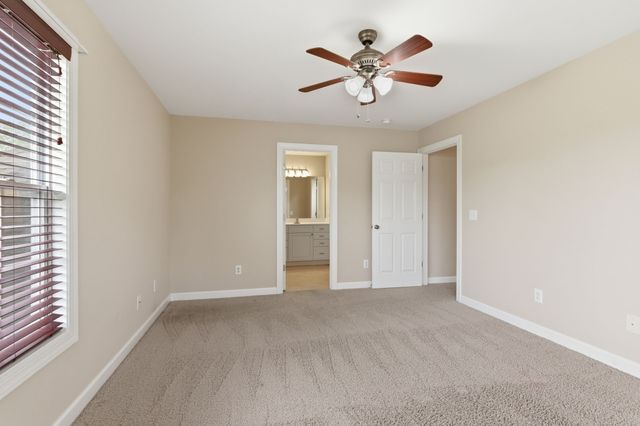 1013 Cabriolet Ct, Gallatin, TN 37066