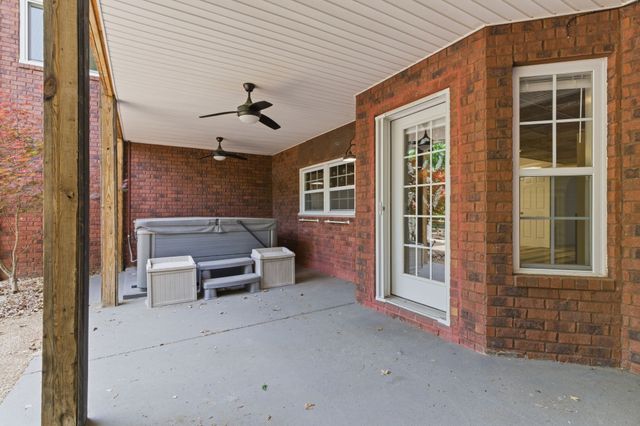 1013 Cabriolet Ct, Gallatin, TN 37066