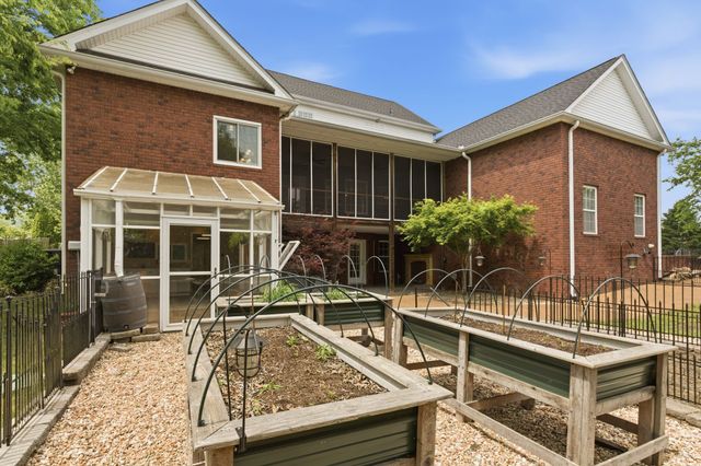 1013 Cabriolet Ct, Gallatin, TN 37066