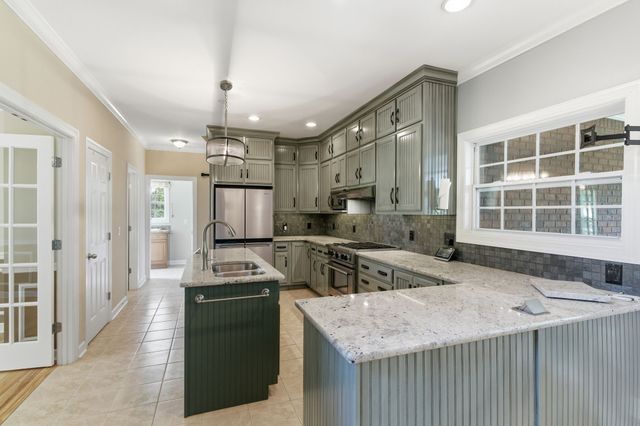 1013 Cabriolet Ct, Gallatin, TN 37066