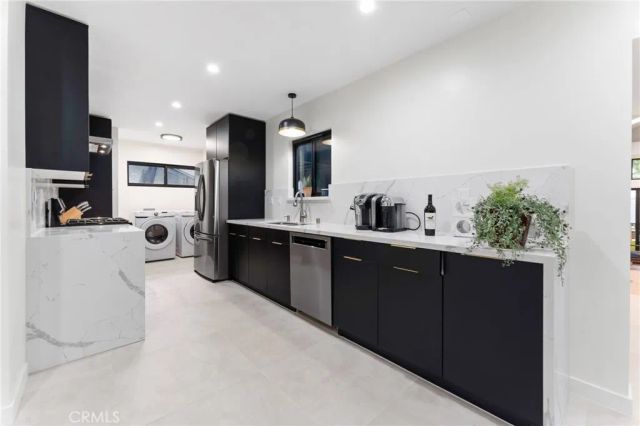 2428 Glyndon Avenue, Venice, CA 90291