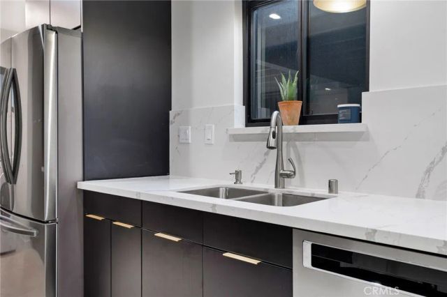 2428 Glyndon Avenue, Venice, CA 90291