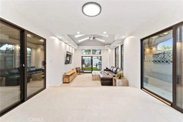 2428 Glyndon Avenue, Venice, CA 90291