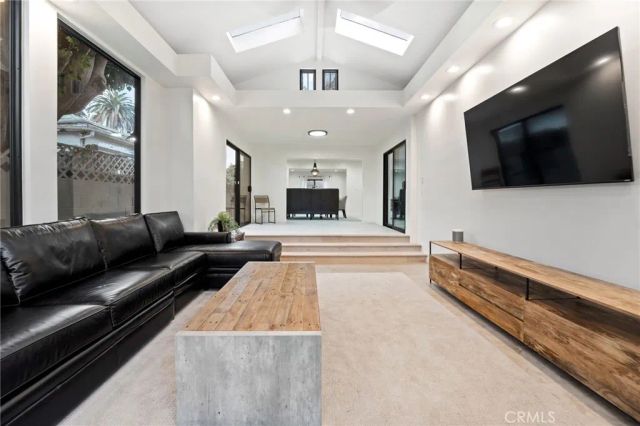 2428 Glyndon Avenue, Venice, CA 90291