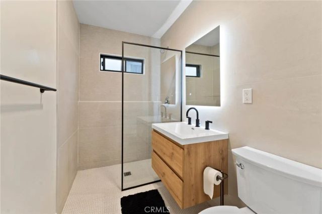 2428 Glyndon Avenue, Venice, CA 90291
