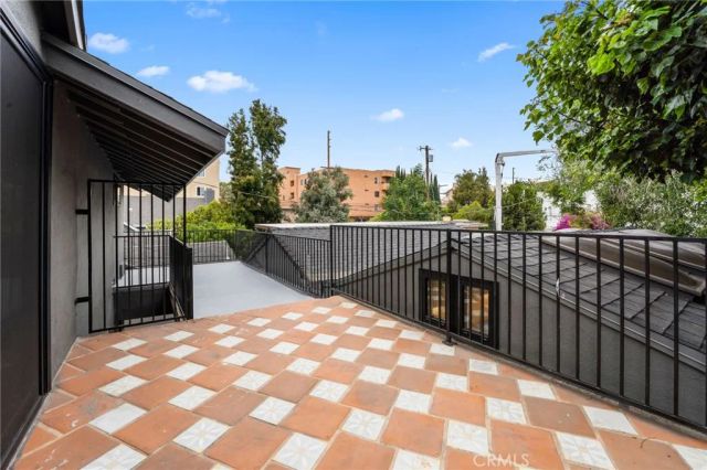 2428 Glyndon Avenue, Venice, CA 90291