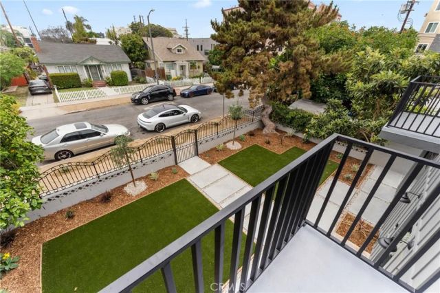 2428 Glyndon Avenue, Venice, CA 90291