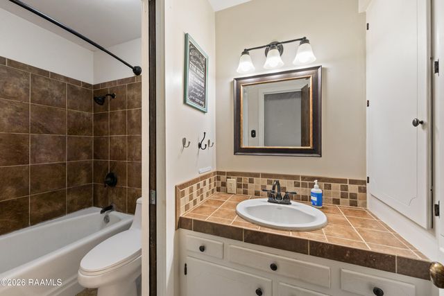 140 Orangewood Drive, Lafayette, LA 70503