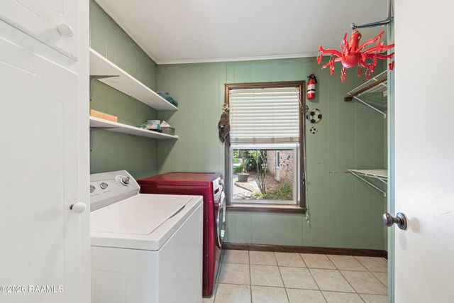 140 Orangewood Drive, Lafayette, LA 70503