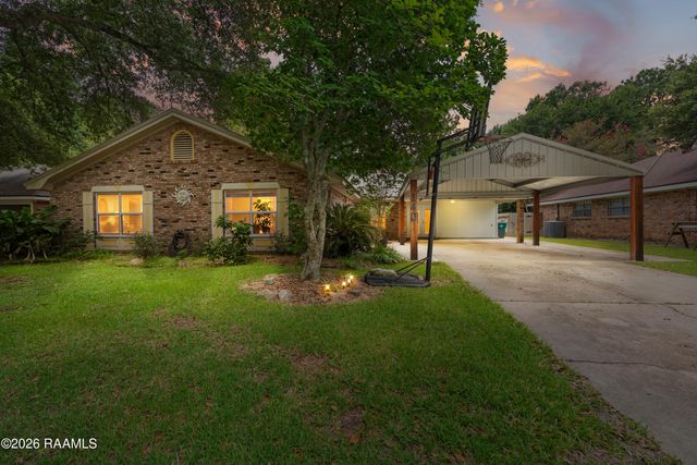 140 Orangewood Drive, Lafayette, LA 70503