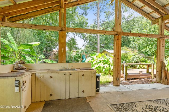 140 Orangewood Drive, Lafayette, LA 70503