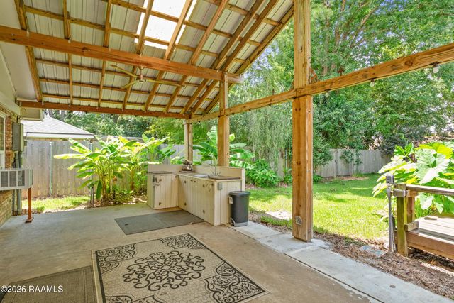 140 Orangewood Drive, Lafayette, LA 70503