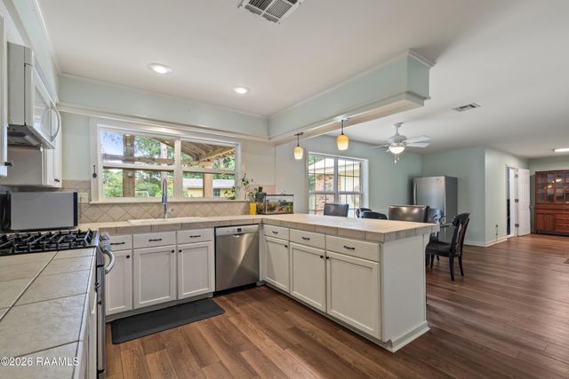 140 Orangewood Drive, Lafayette, LA 70503