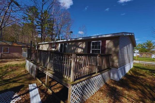 11 Page Street, Plymouth, NH 03264