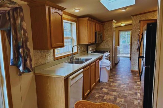 11 Page Street, Plymouth, NH 03264