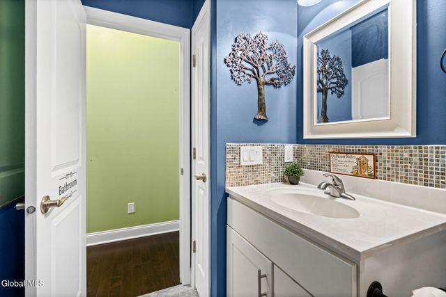 1000 Kings Road, Schenectady, NY 12303