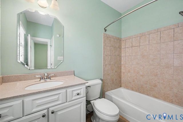 5905 Covington Hills Ln, Glen Allen, VA 23059