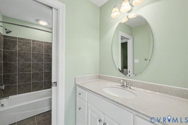 5905 Covington Hills Ln, Glen Allen, VA 23059
