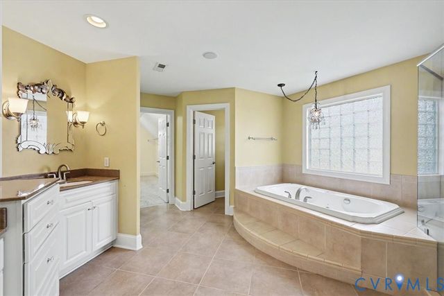 5905 Covington Hills Ln, Glen Allen, VA 23059