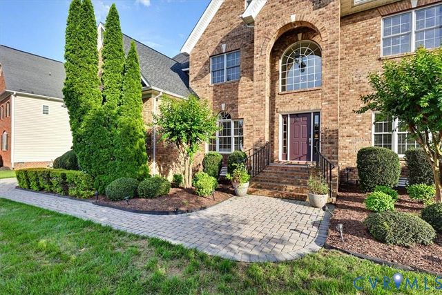 5905 Covington Hills Ln, Glen Allen, VA 23059