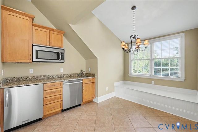5905 Covington Hills Ln, Glen Allen, VA 23059