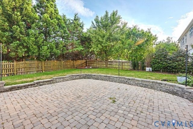 5905 Covington Hills Ln, Glen Allen, VA 23059
