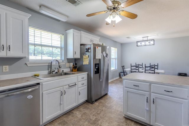 405 Parkway Avenue, Morrilton, AR 72110