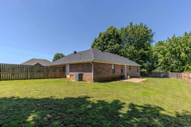 405 Parkway Avenue, Morrilton, AR 72110